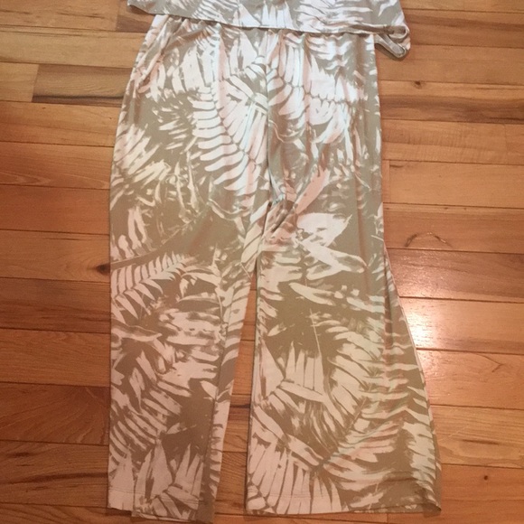 Beautiful women’s jumpsuit Chicos size 1 petite great for work or nite out! - Picture 2 of 6